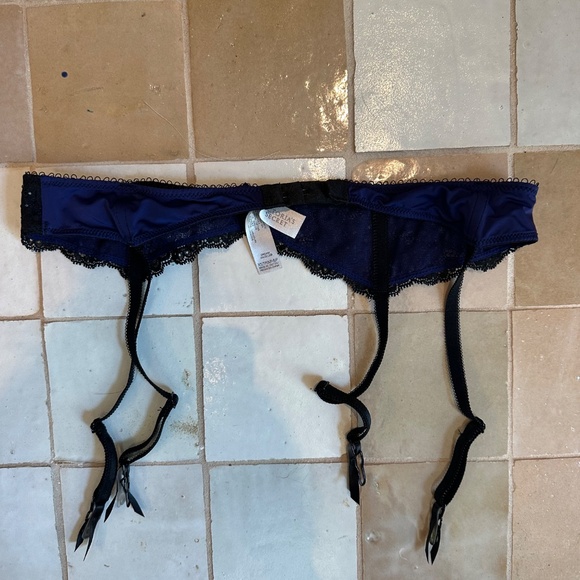 Rhinestone garter belt - Picture 4 of 4